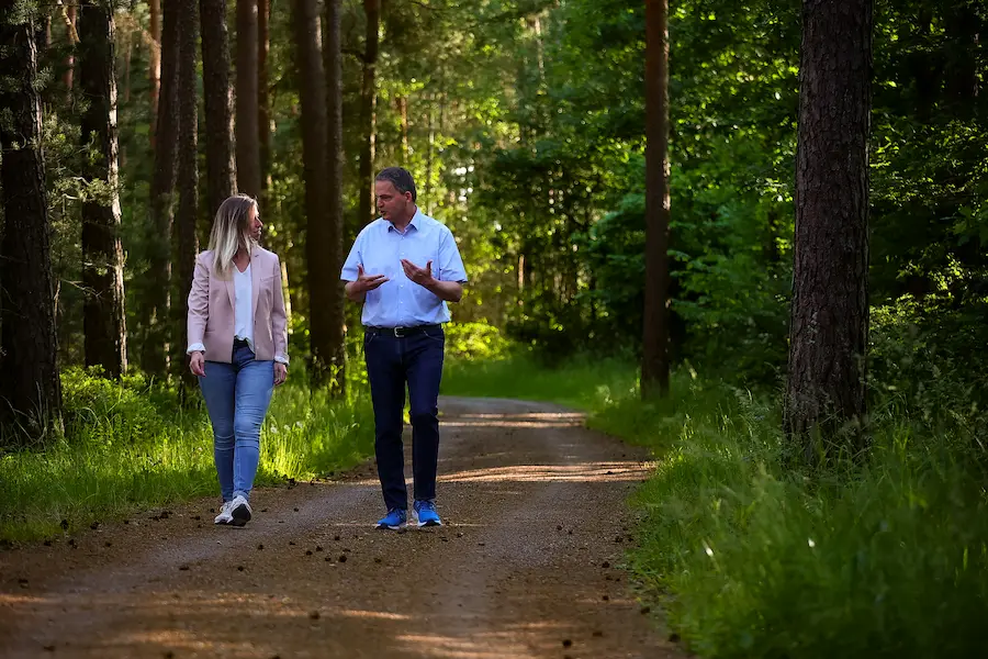 Finanzcoaching vs. Finanzberatung: Ihr Kompass zur finanziellen Selbstbestimmung