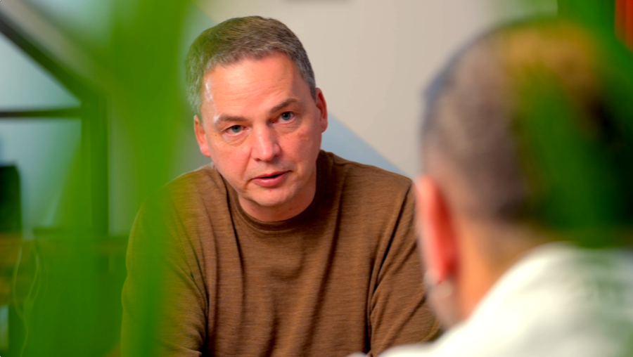 Mediationsgespräch mit aufmerksamem Zuhören - Finanzielle Konflikte konstruktiv lösen